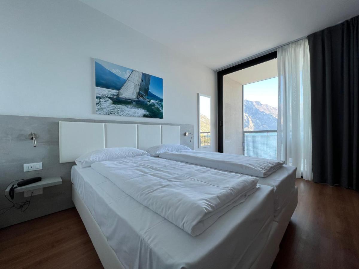 Wind Hotel Мальчезіне Екстер'єр фото