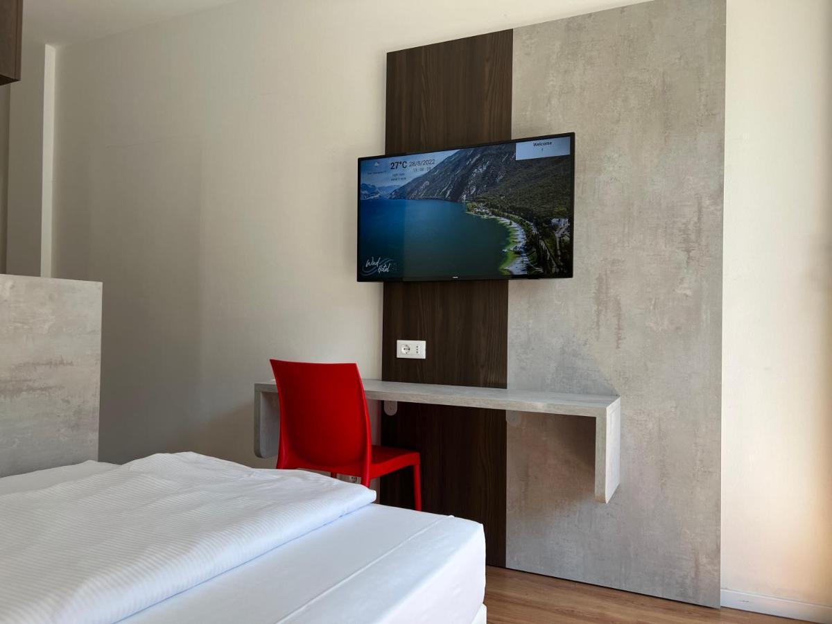 Wind Hotel Мальчезіне Екстер'єр фото