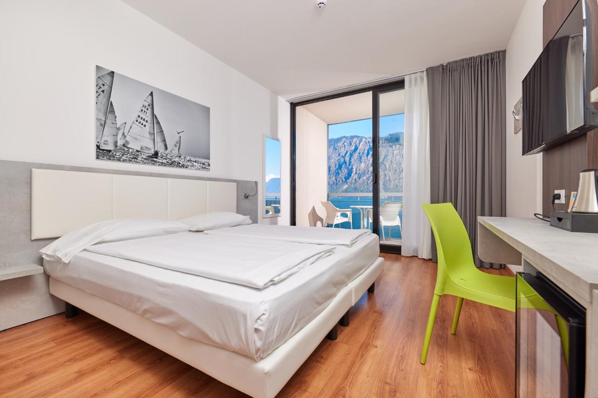 Wind Hotel Мальчезіне Екстер'єр фото